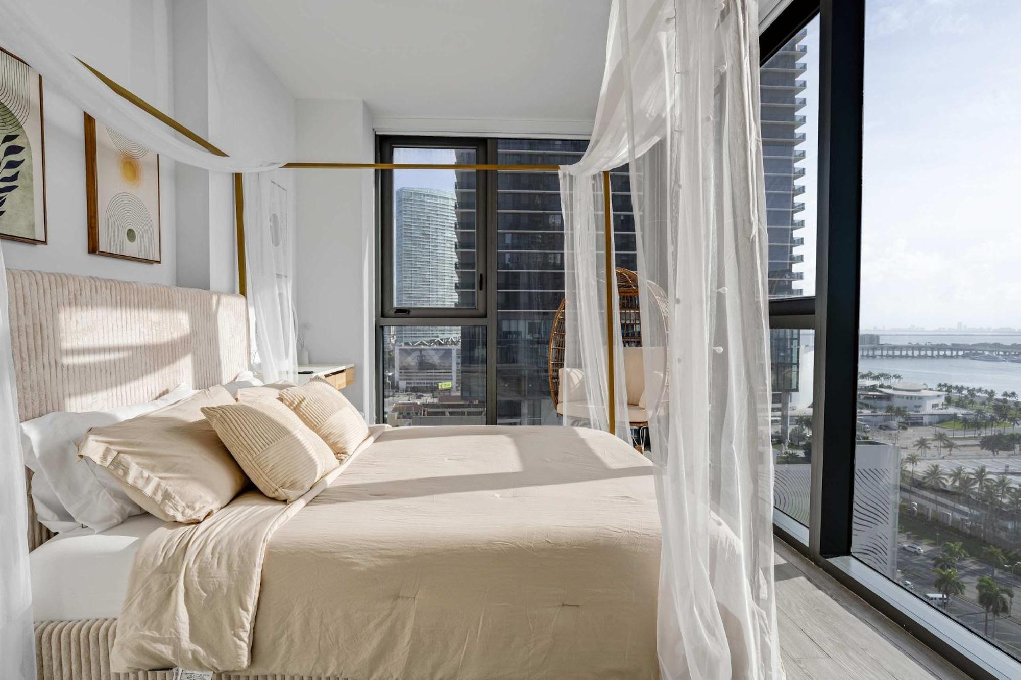 Cbd Luxepad 2b2b With Bay Views Gym Lounge Apartment *