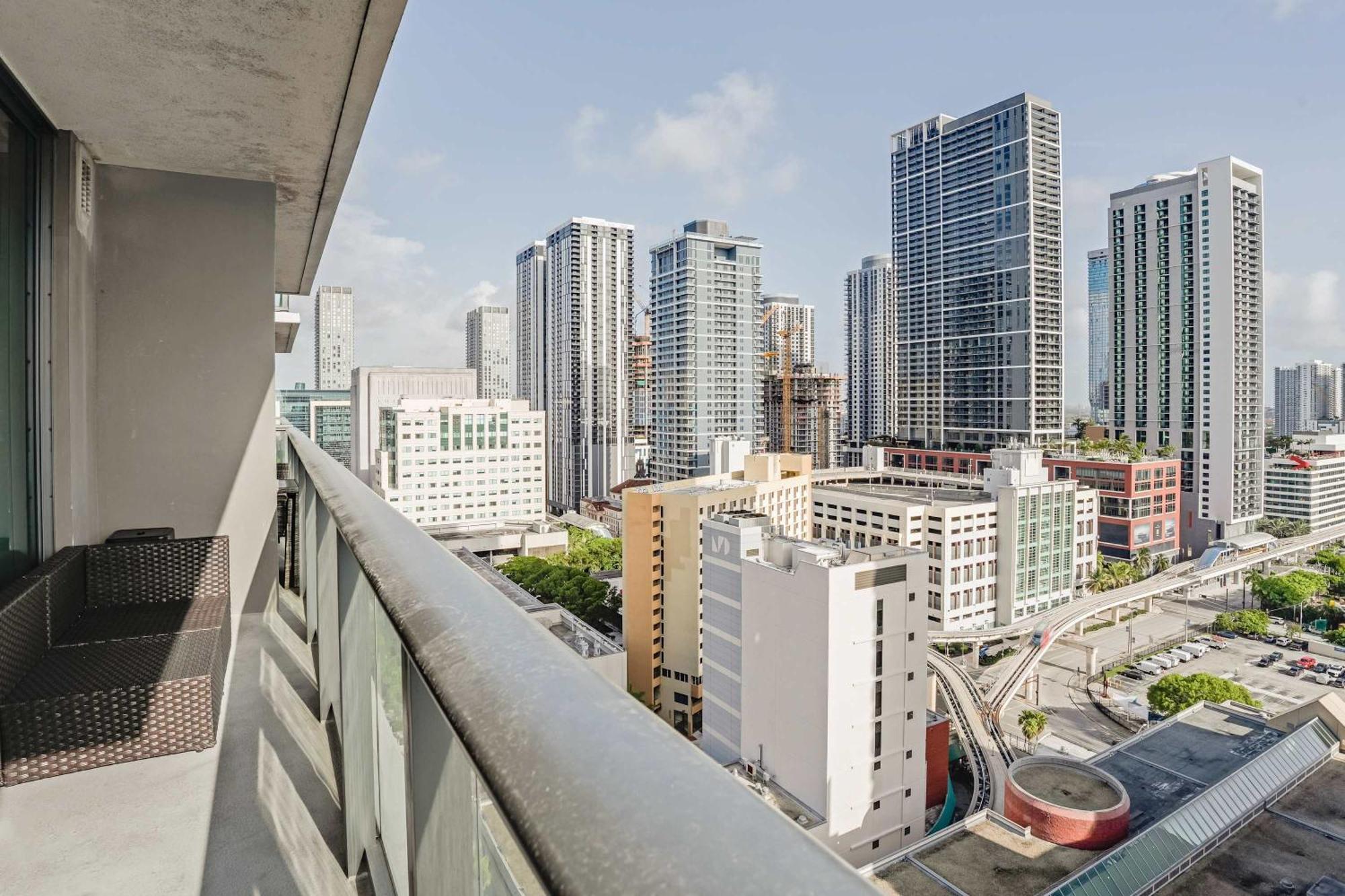 Cbd Luxepad 2b2b With Bay Views Gym Lounge