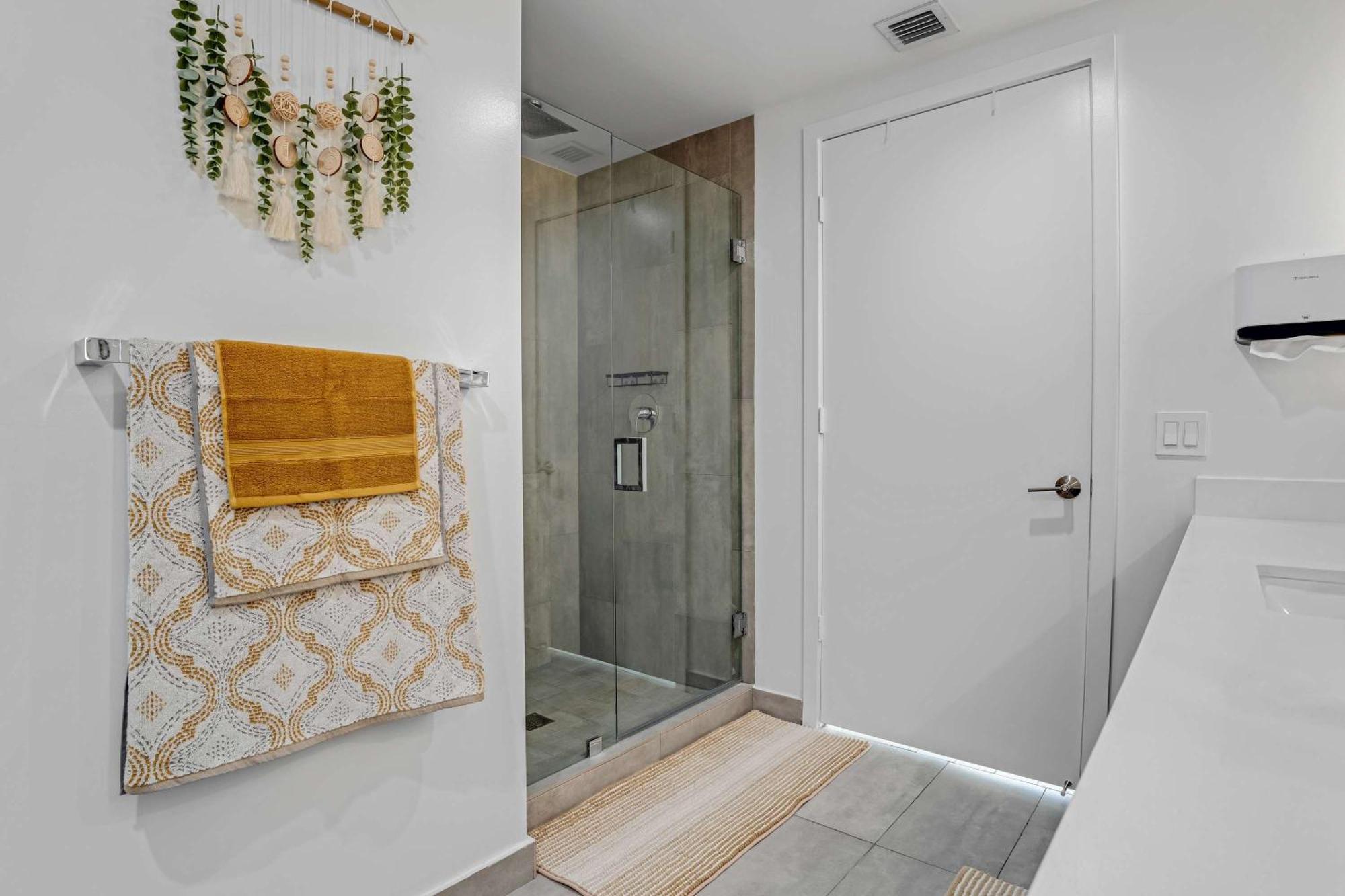 Cbd Luxepad 2b2b With Bay Views Gym Lounge Apartment Miami